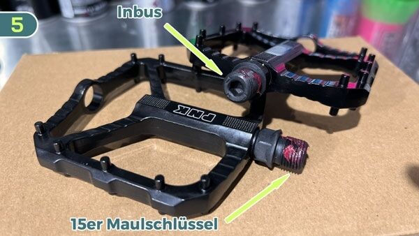 zwei-pedale-liegen-auf-einem-tuch zwei-pedale-liegen-auf-einem-tuch