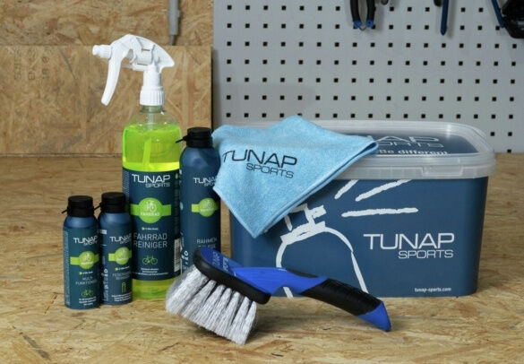 Tunap Sports Set Bike-Pflege Groß (Fahrrad- & Federgabelreiniger, Rahmenpflege, Multiöl, Fahrradbürste, Mikrofasertuch, Wascheimer)